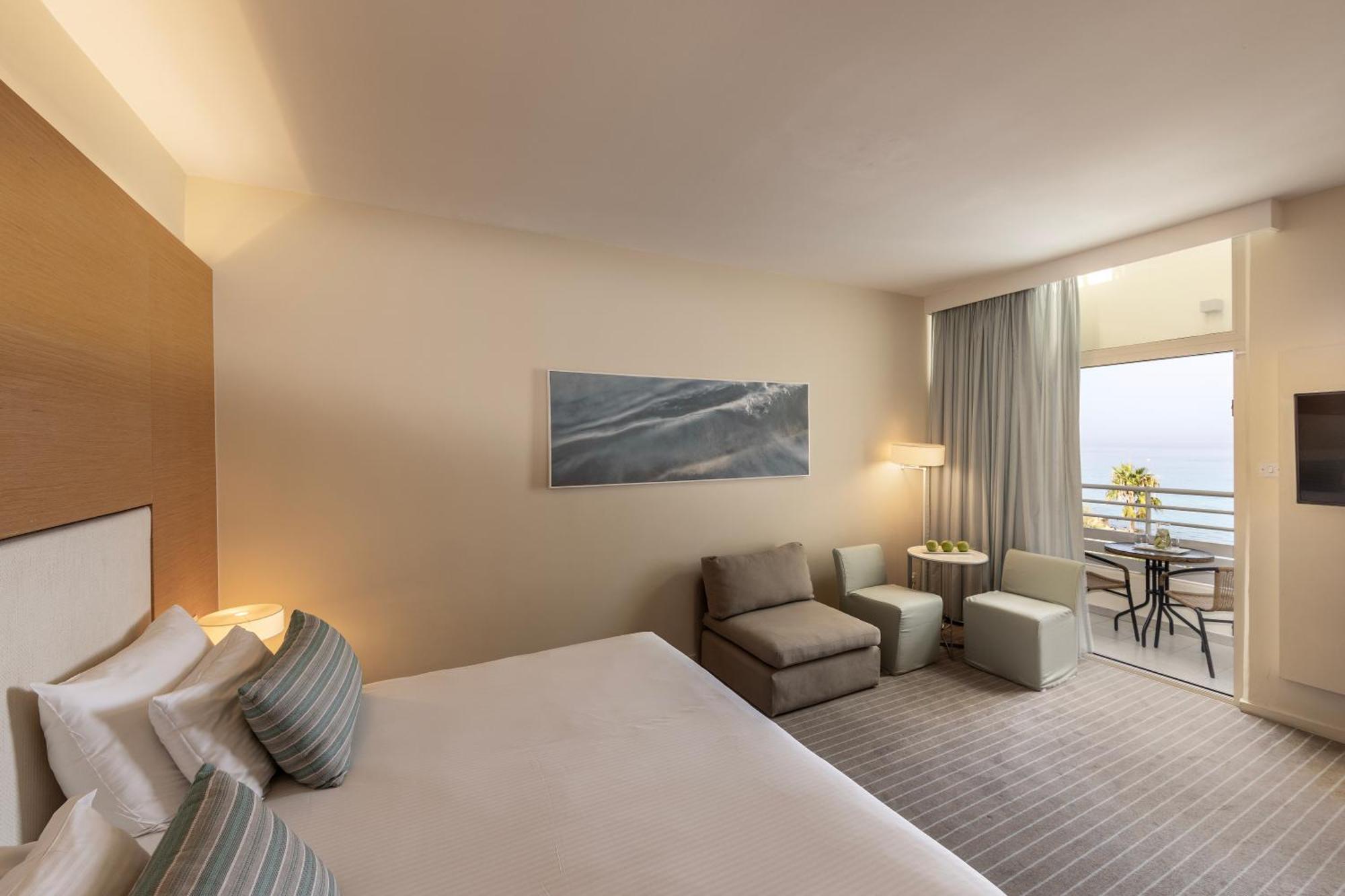 Capo Bay Hotel Protaras Bagian luar foto Deluxe room