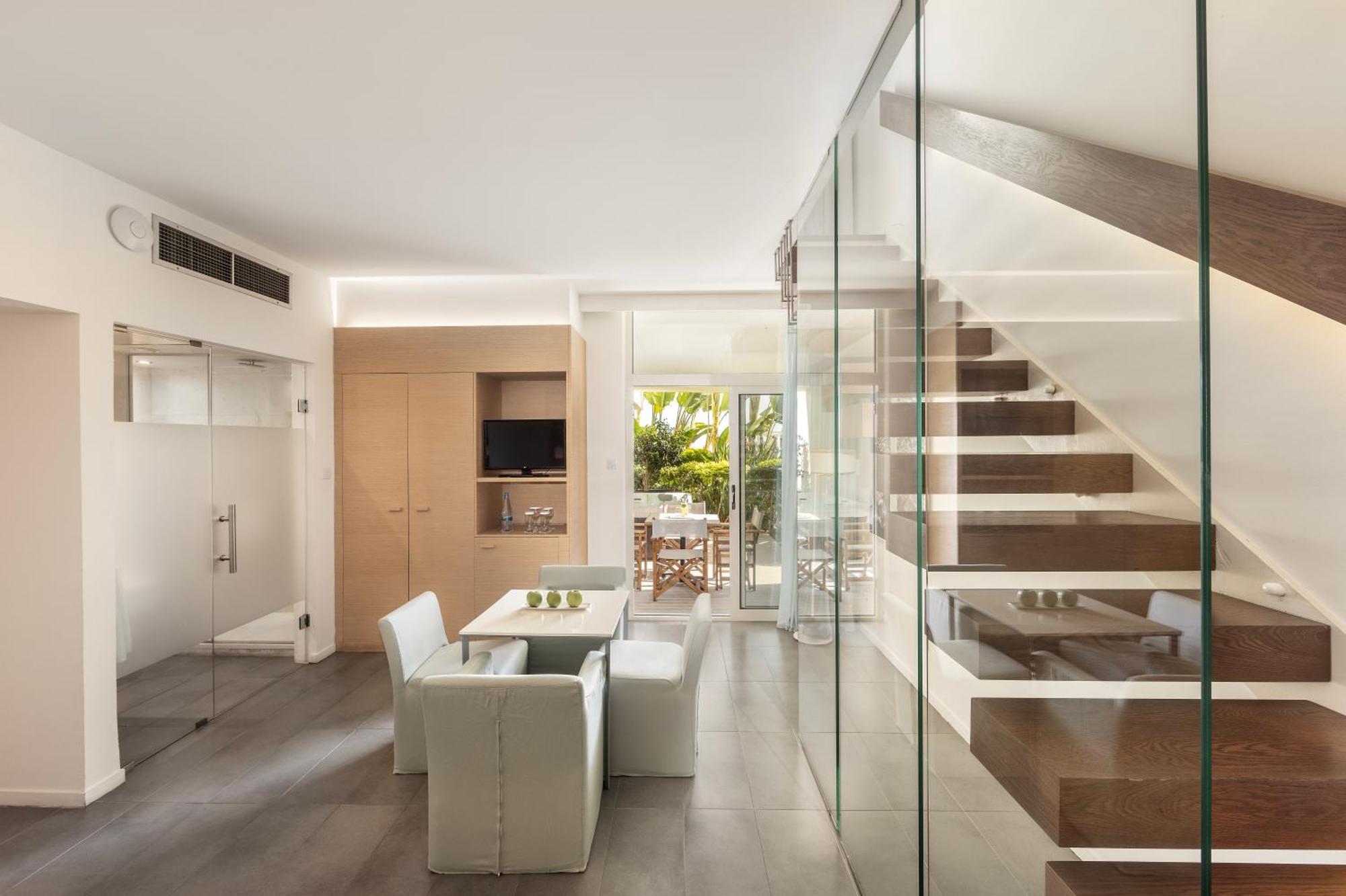 Capo Bay Hotel Protaras Bagian luar foto Interior of a house