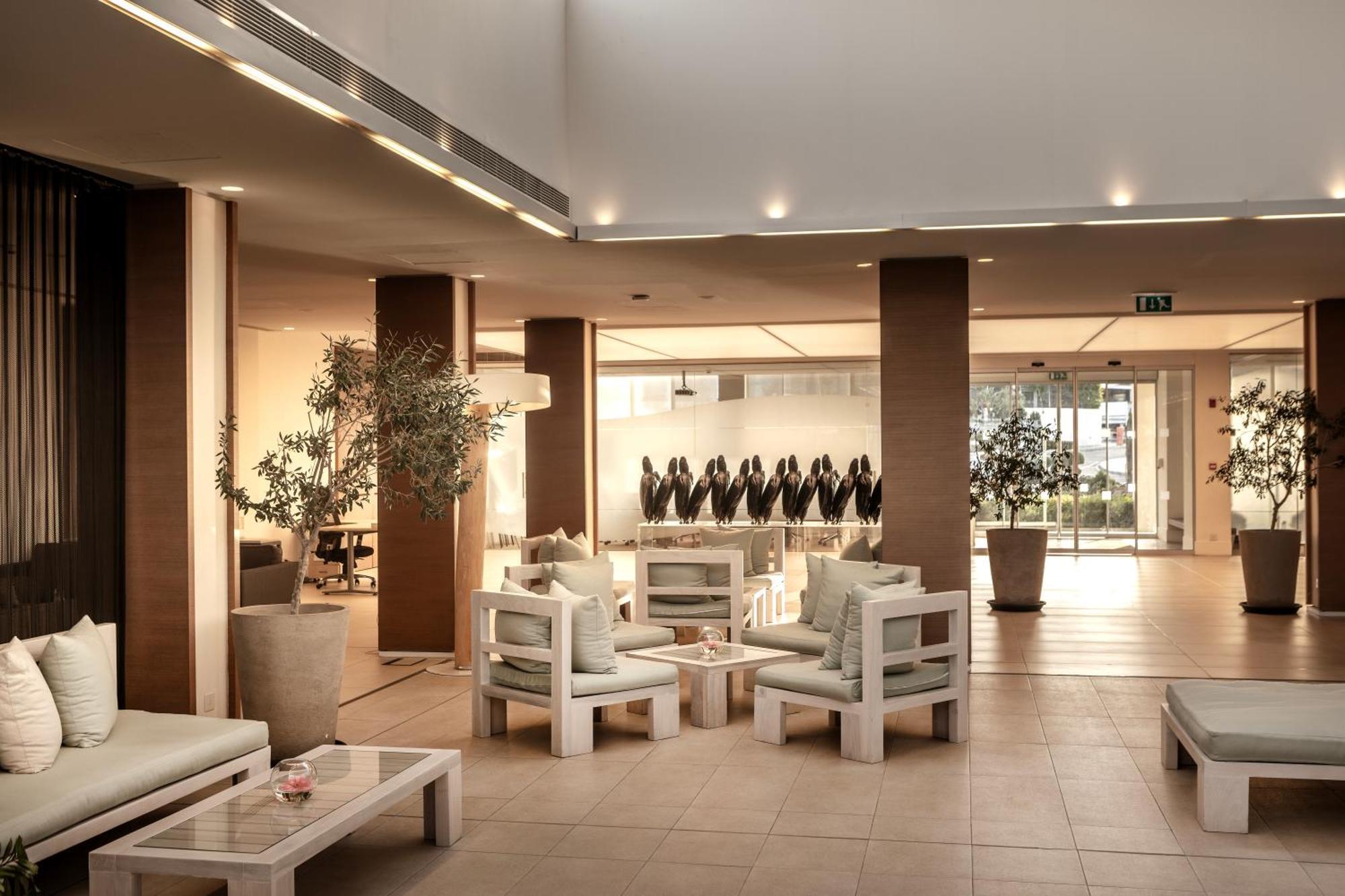 Capo Bay Hotel Protaras Bagian luar foto The lobby of the hotel