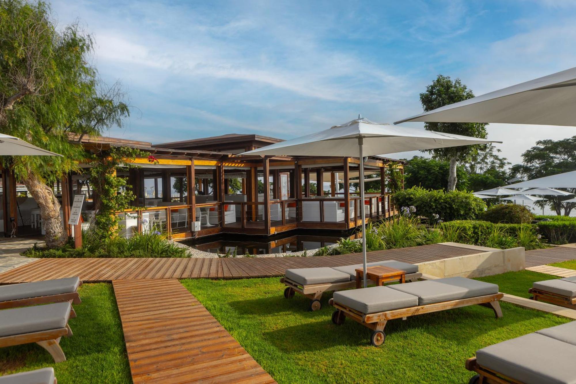 Capo Bay Hotel Protaras Bagian luar foto The beach club at the resort