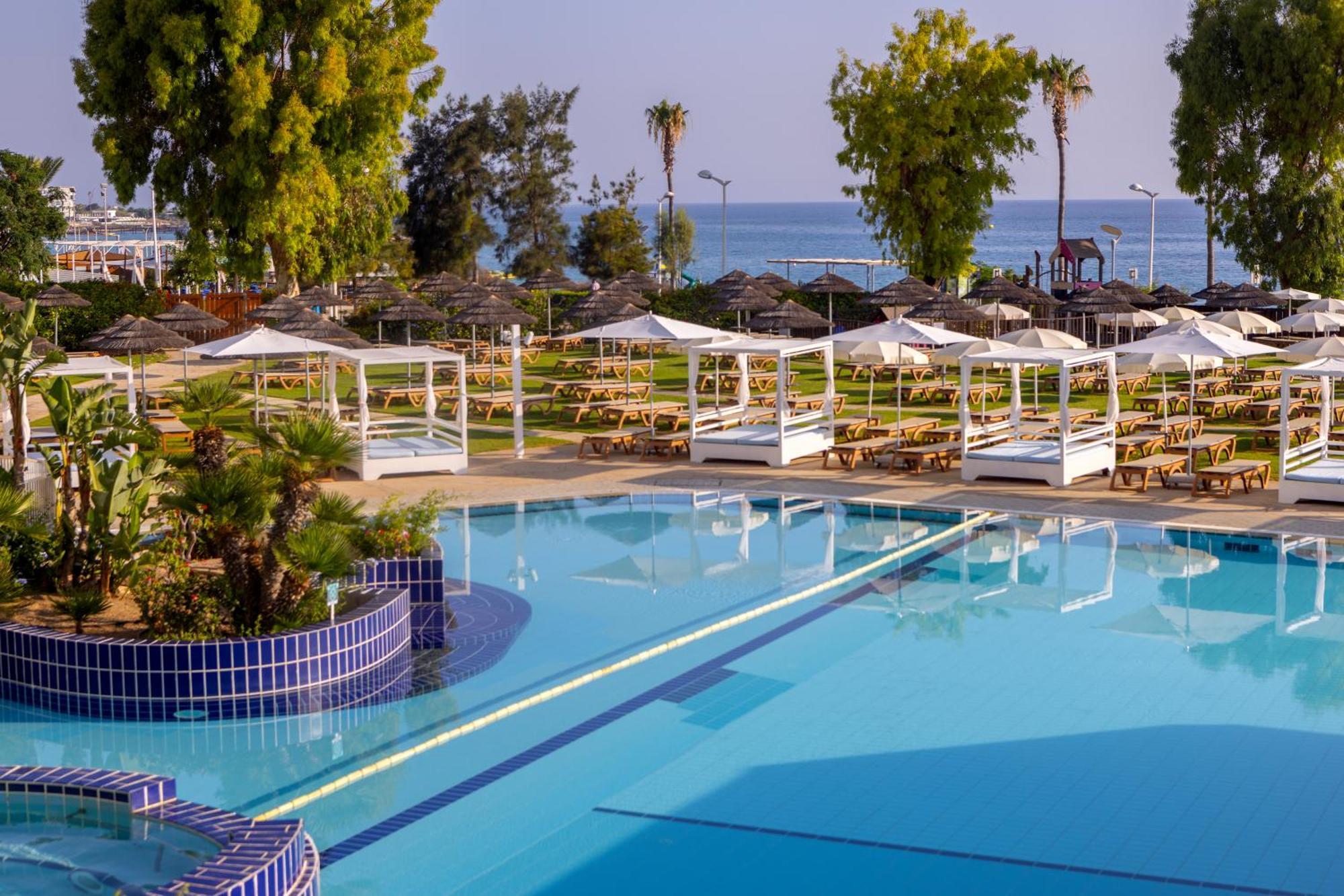 Capo Bay Hotel Protaras Bagian luar foto Pool at the Nissi Beach Hotel