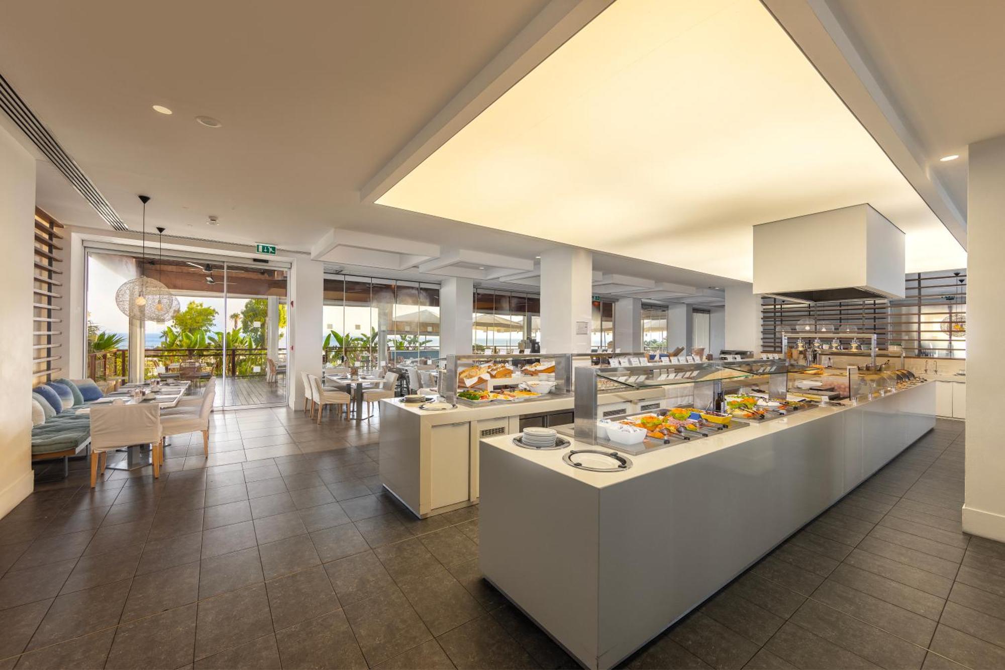 Capo Bay Hotel Protaras Bagian luar foto The buffet at the restaurant