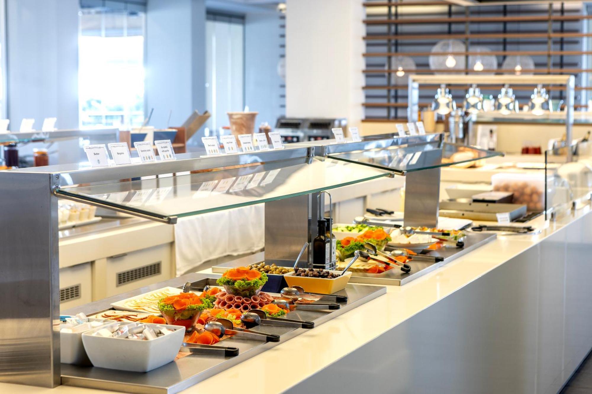 Capo Bay Hotel Protaras Bagian luar foto A salad bar