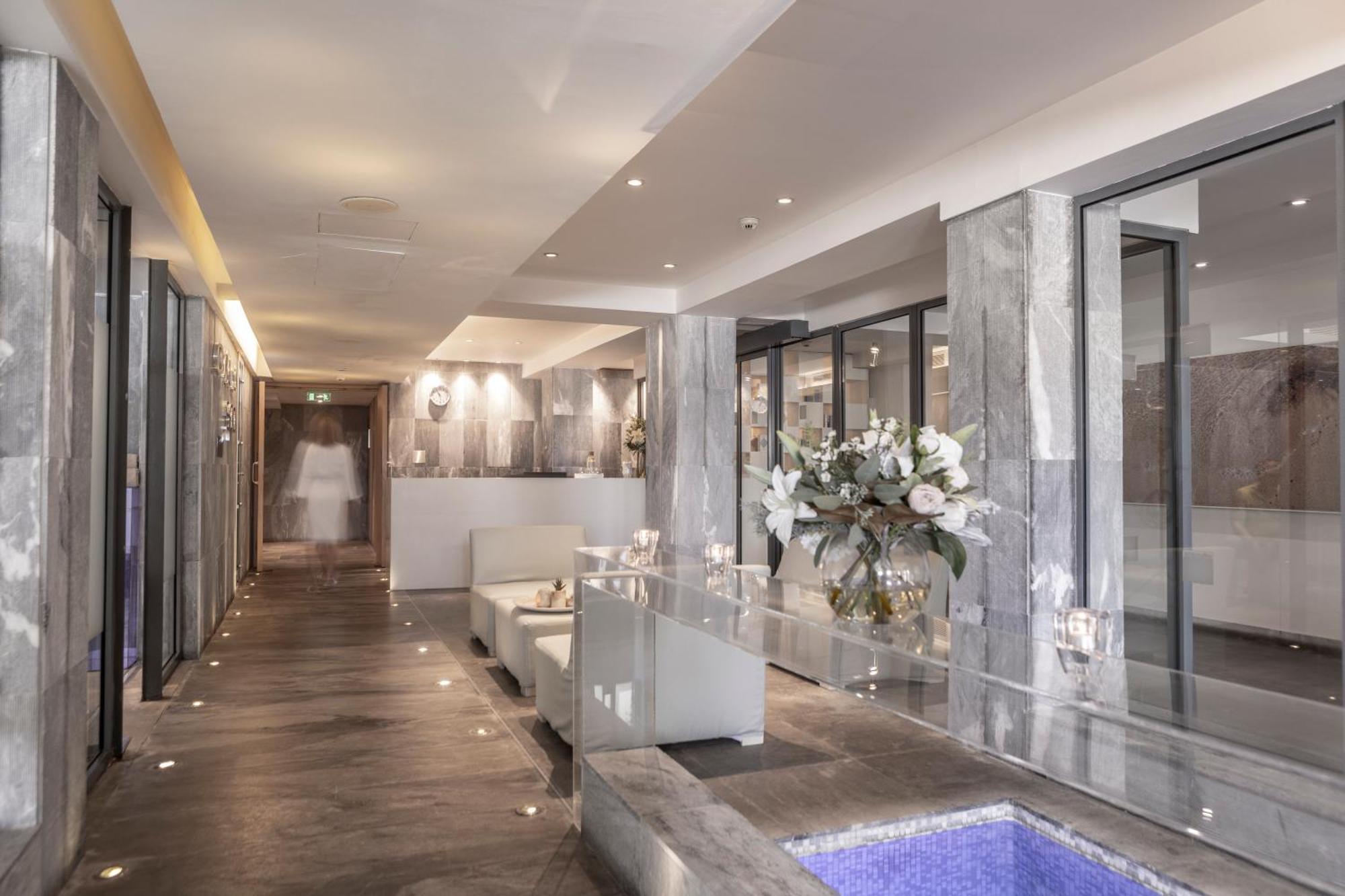 Capo Bay Hotel Protaras Bagian luar foto The spa at the Mandarin Oriental, Paris