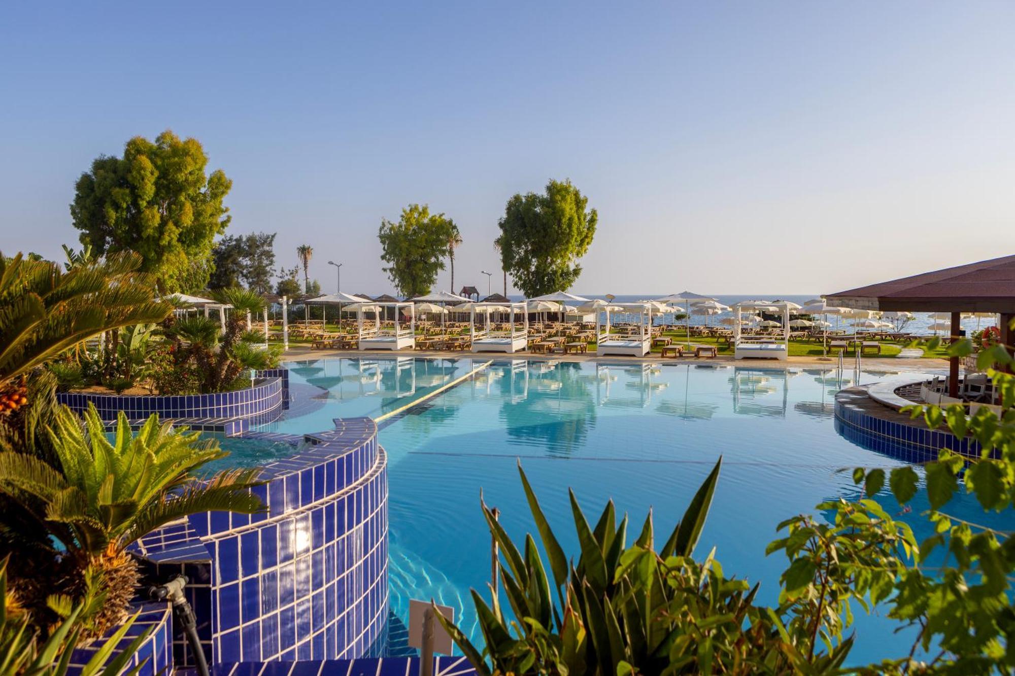 Capo Bay Hotel Protaras Bagian luar foto Pool at the Royal