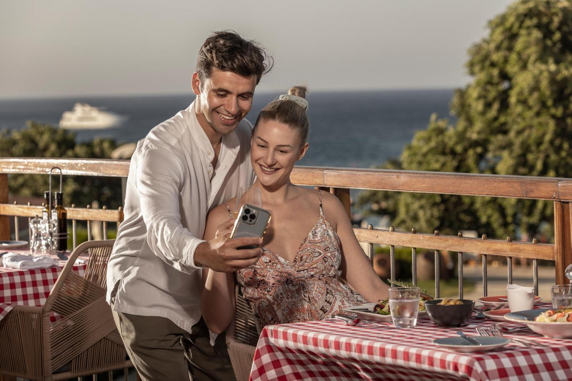Capo Bay Hotel Protaras Bagian luar foto The OnePlus 8