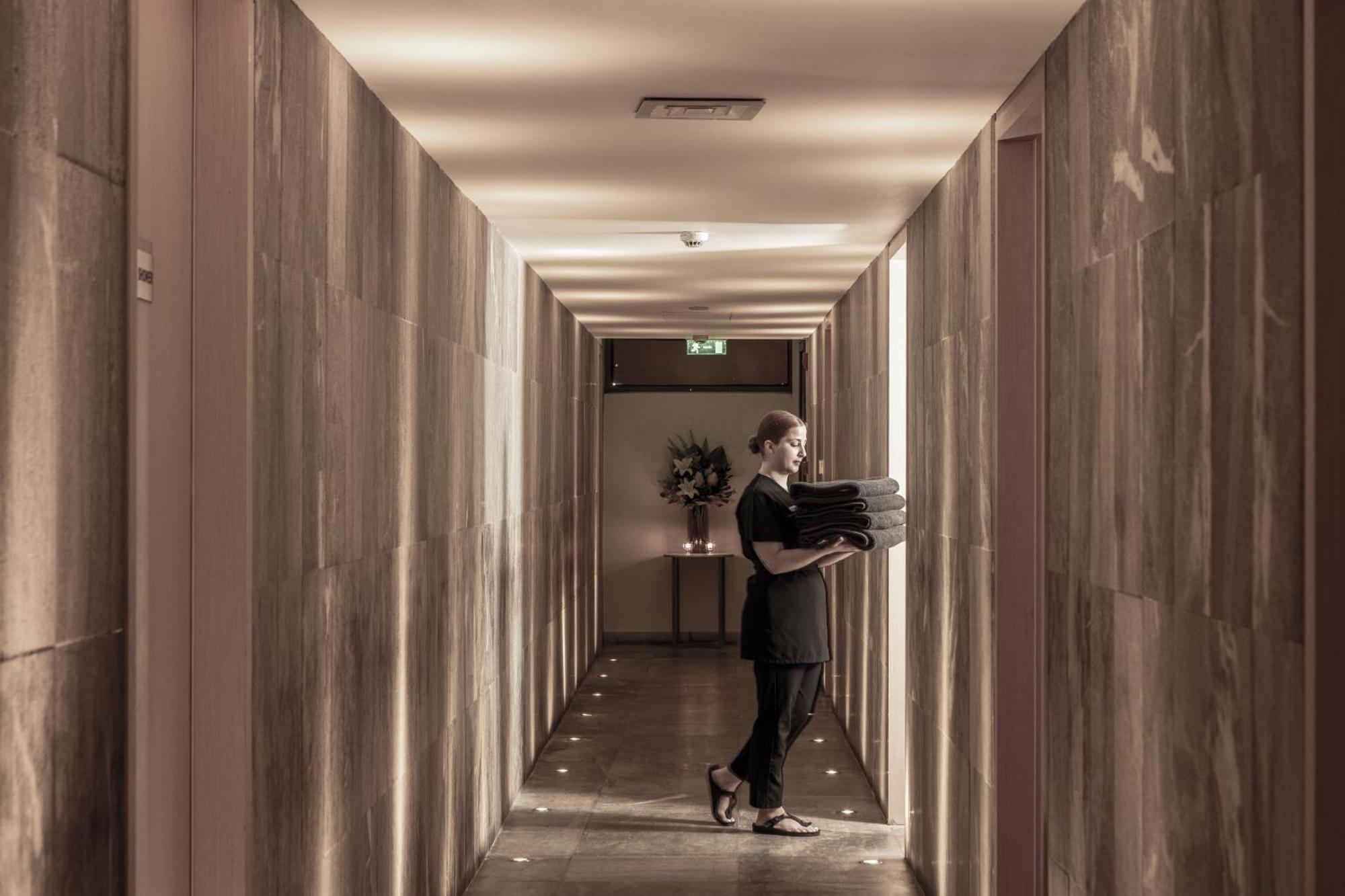 Capo Bay Hotel Protaras Bagian luar foto A hotel porter in London